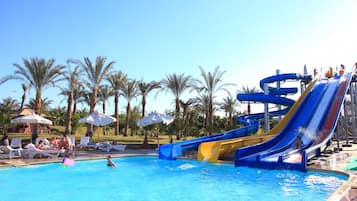 4 piscinas al aire libre, sillones reclinables de piscina