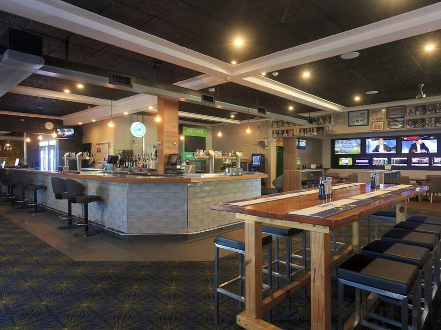 Almoço e jantar, culinária europeia moderna