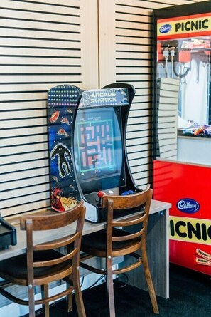 Games room - Shortland Budget Accommodation (Shortland)