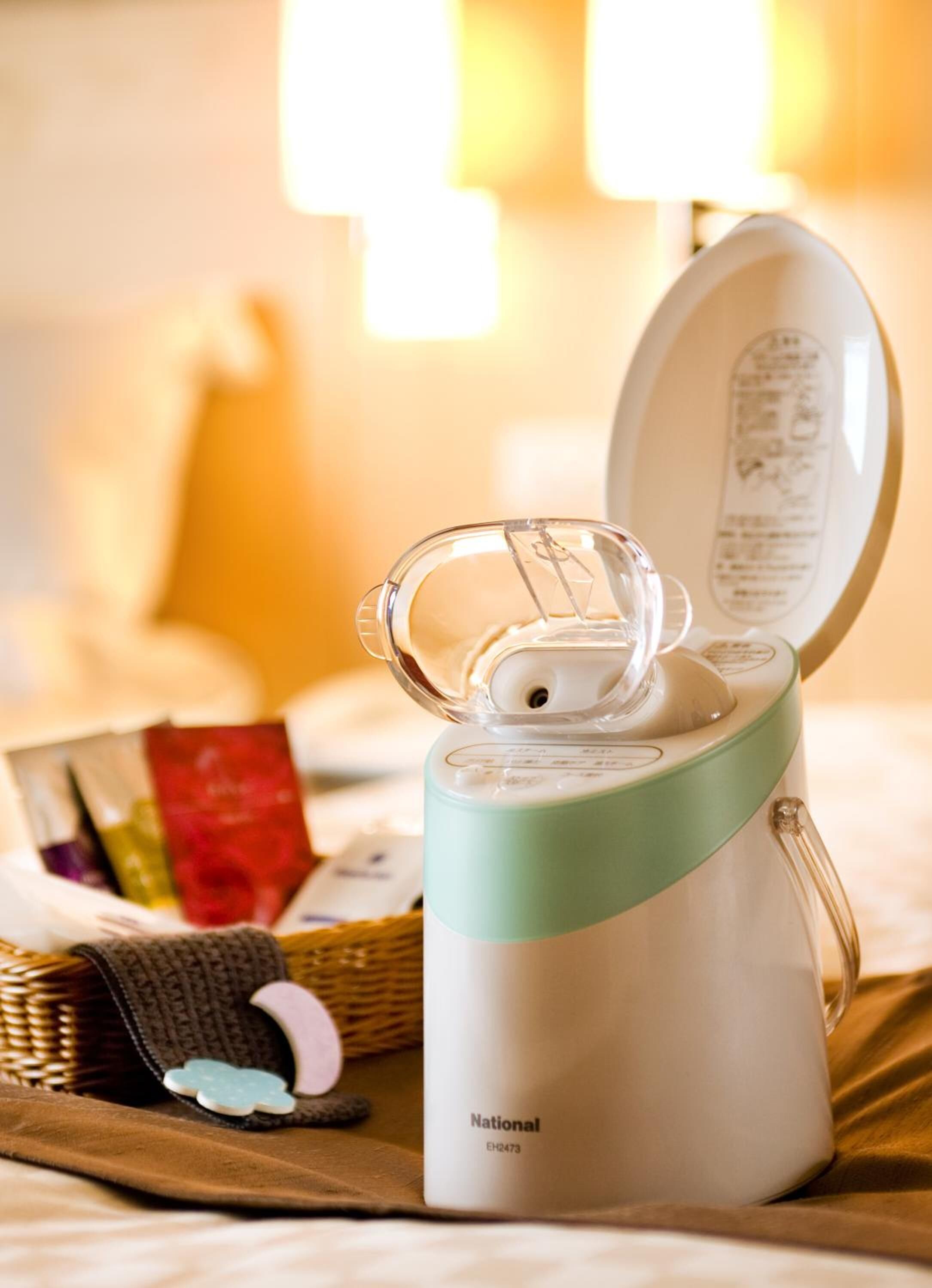 breakfast, lunch, dinner served; chinese cuisine