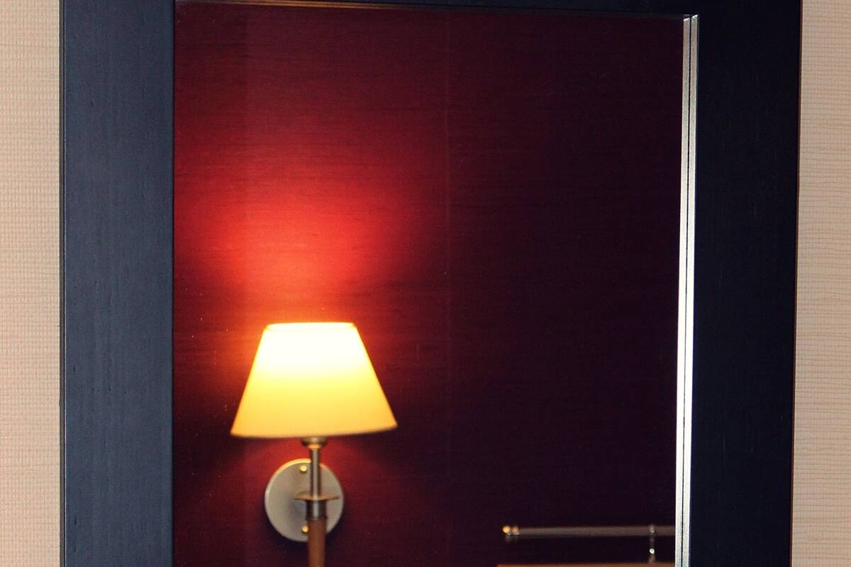 Single Room | Minibar, in-room safe, desk, blackout drapes