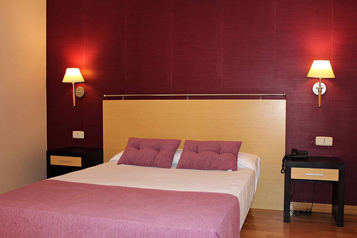 Double or Twin Room | Minibar, in-room safe, desk, blackout drapes