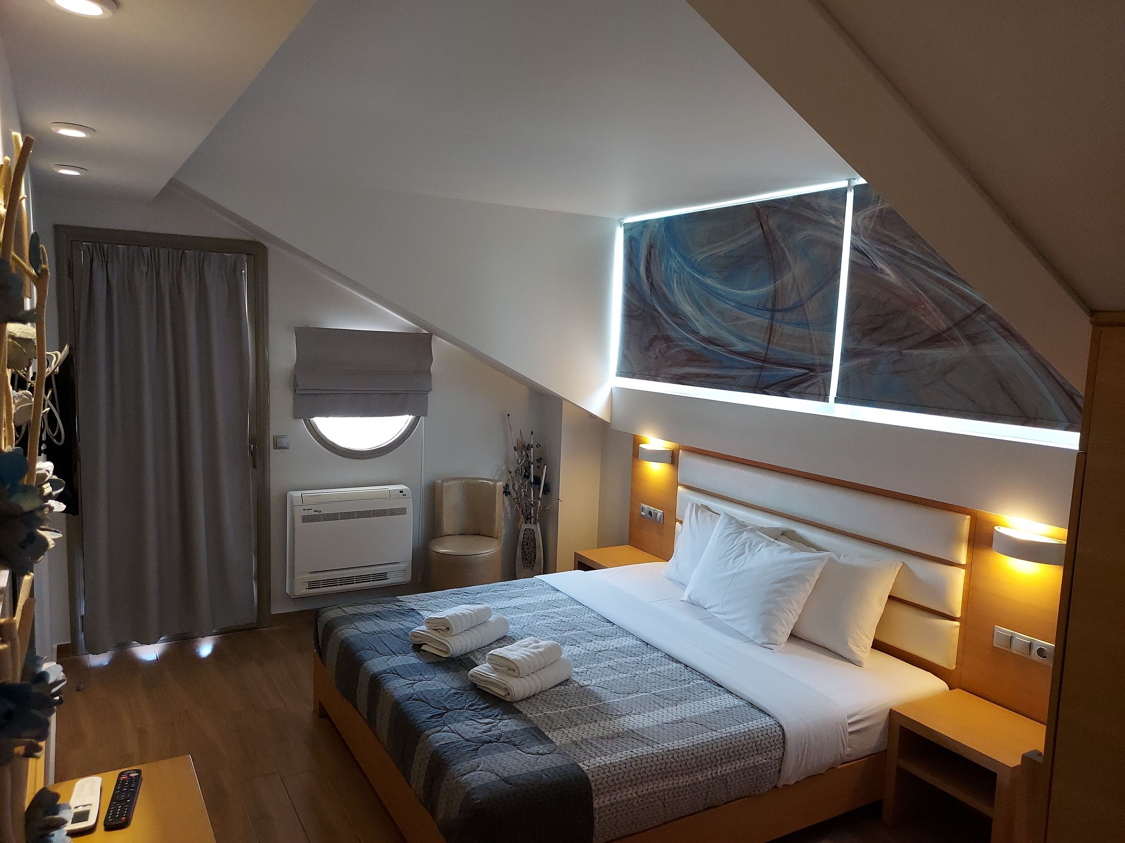 Blackout drapes, soundproofing, iron/ironing board, free WiFi