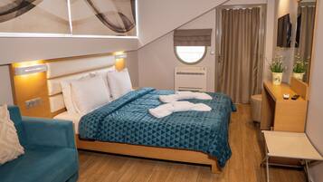 Blackout curtains, soundproofing, iron/ironing board, free WiFi