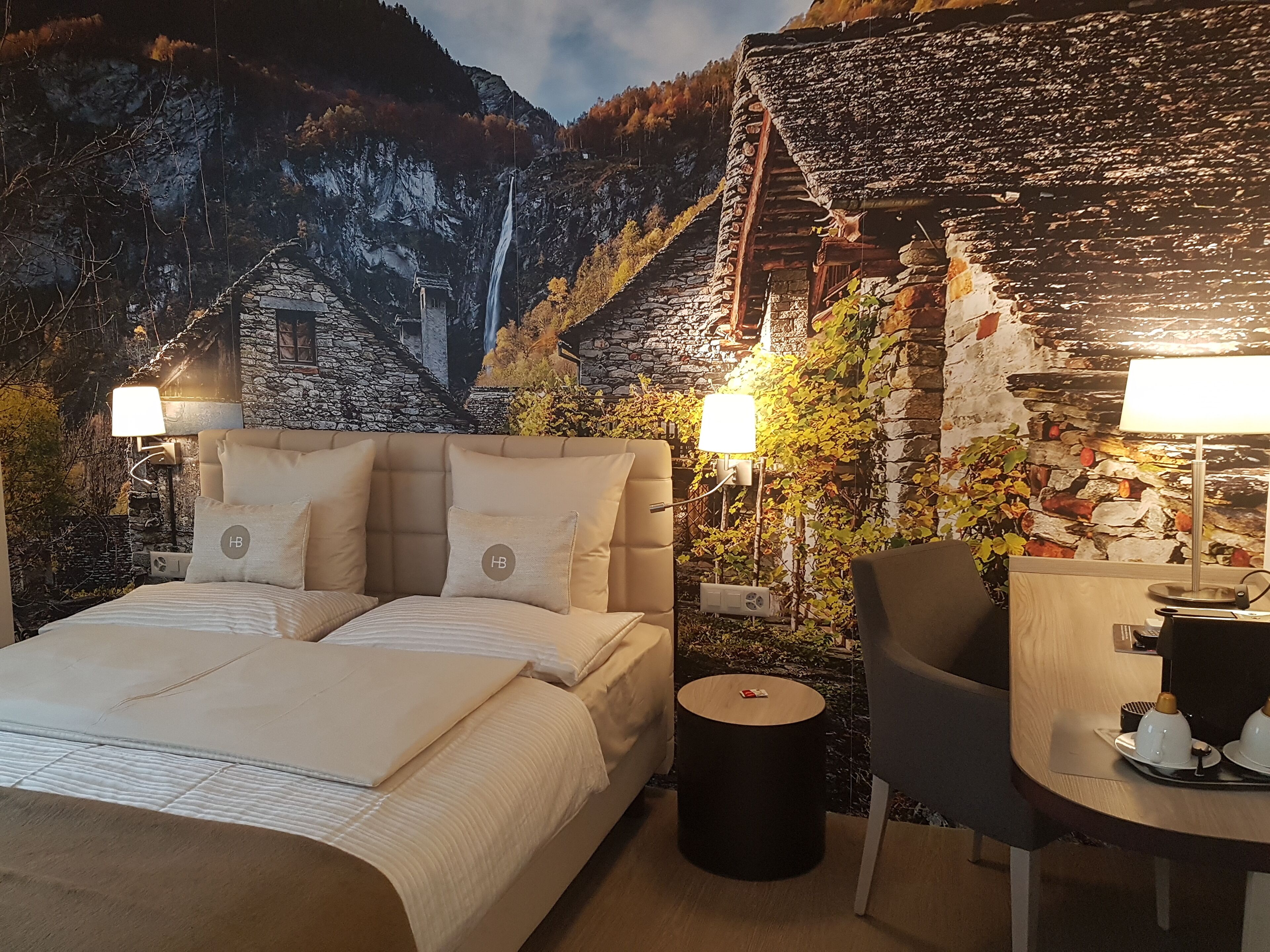 economy double room, 2 single beds, private bathroom | 1 bedroom, premium bedding, minibar, in-room safe