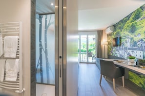 Premium Triple Room, 3 Single Beds, Private Bathroom