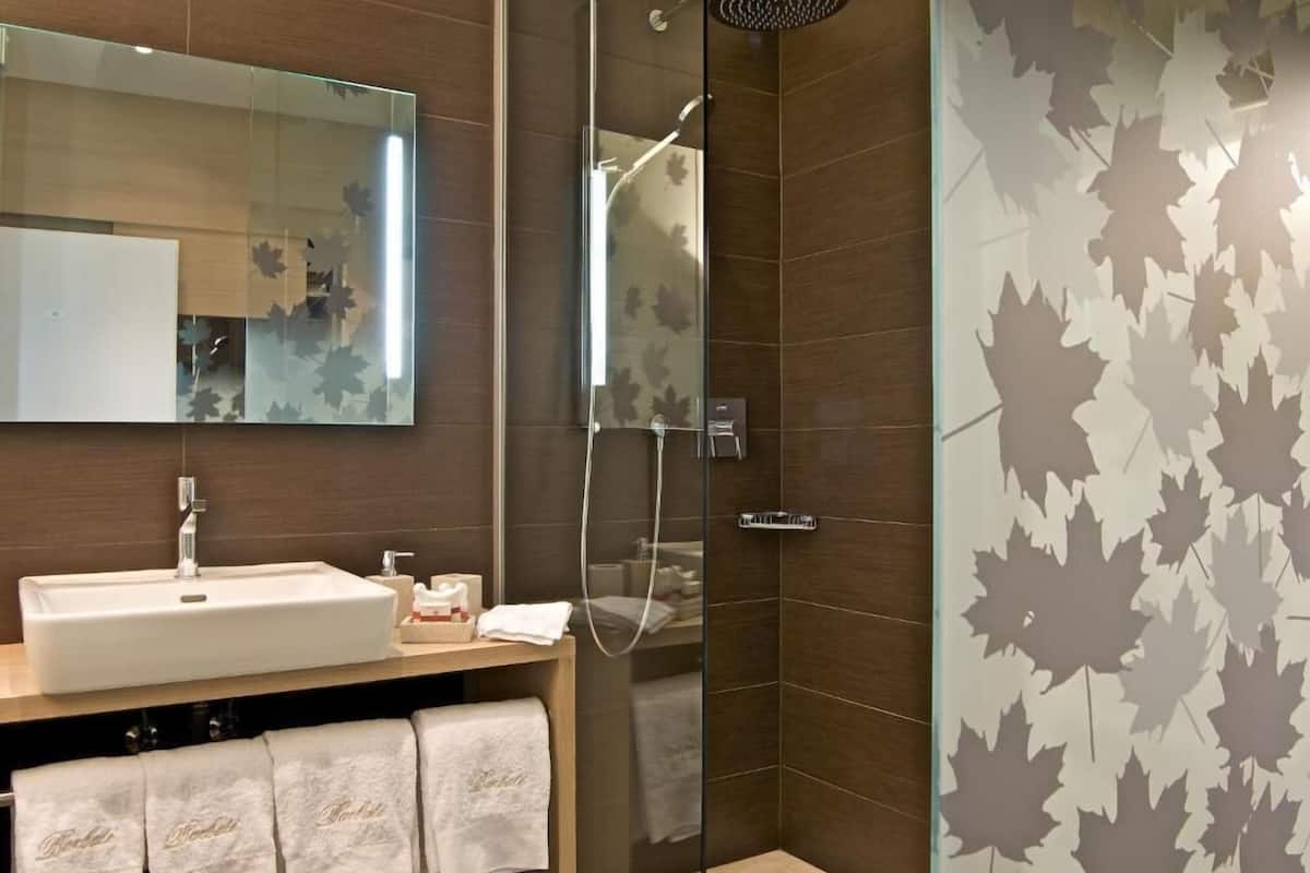 premium double room | bathroom | shower, deep-soaking bathtub, rainfall showerhead, free toiletries