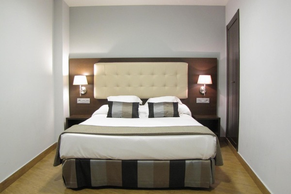 1 bedroom, premium bedding, desk, blackout drapes