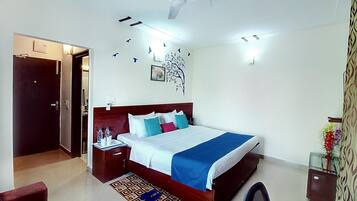Premium bedding, minibar, desk, blackout curtains