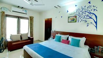 Premium bedding, minibar, desk, blackout curtains