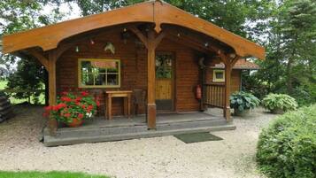 Chalet (1) | Desk, soundproofing, free cots/infant beds, rollaway beds
