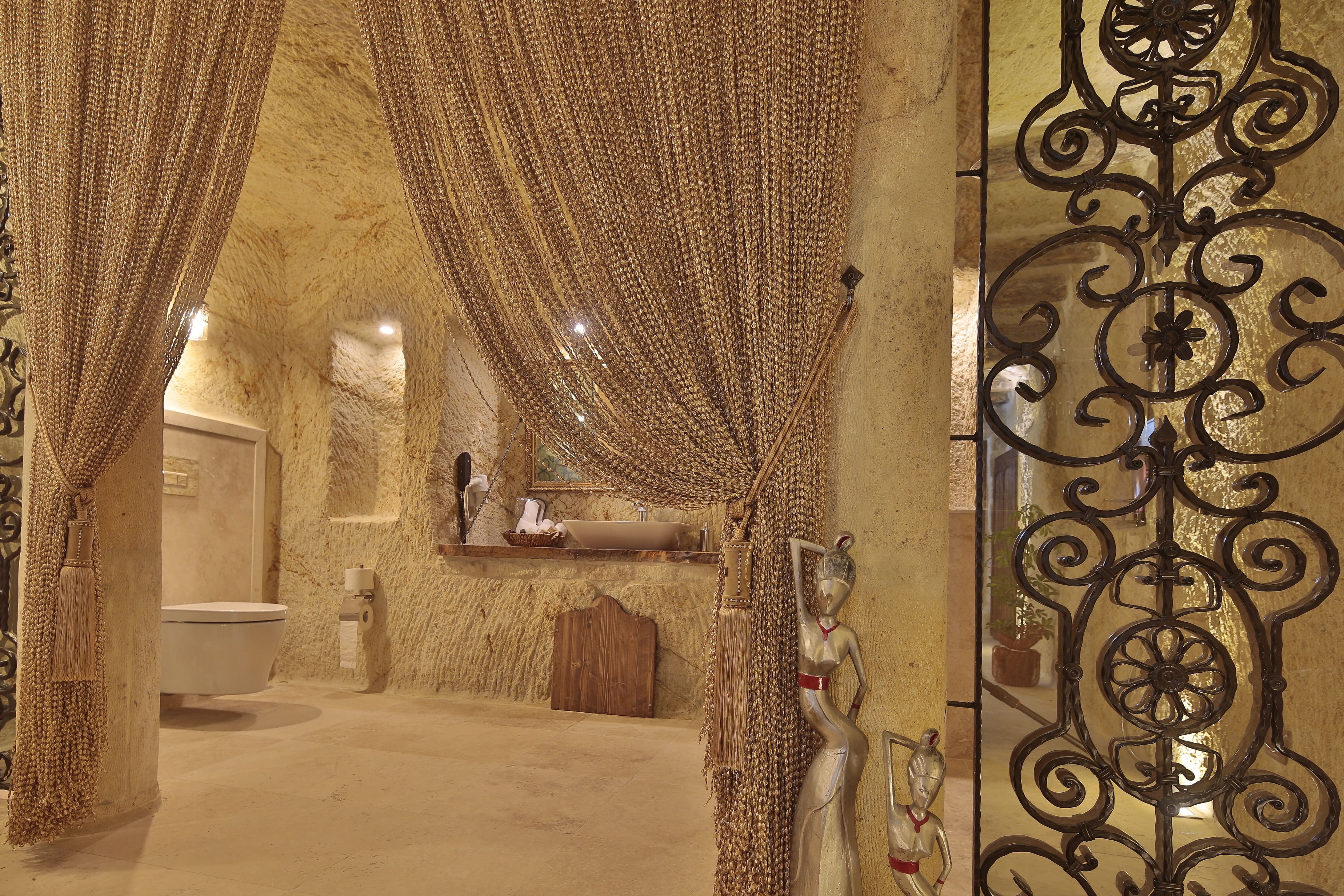 deluxe suite, fireplace | interior