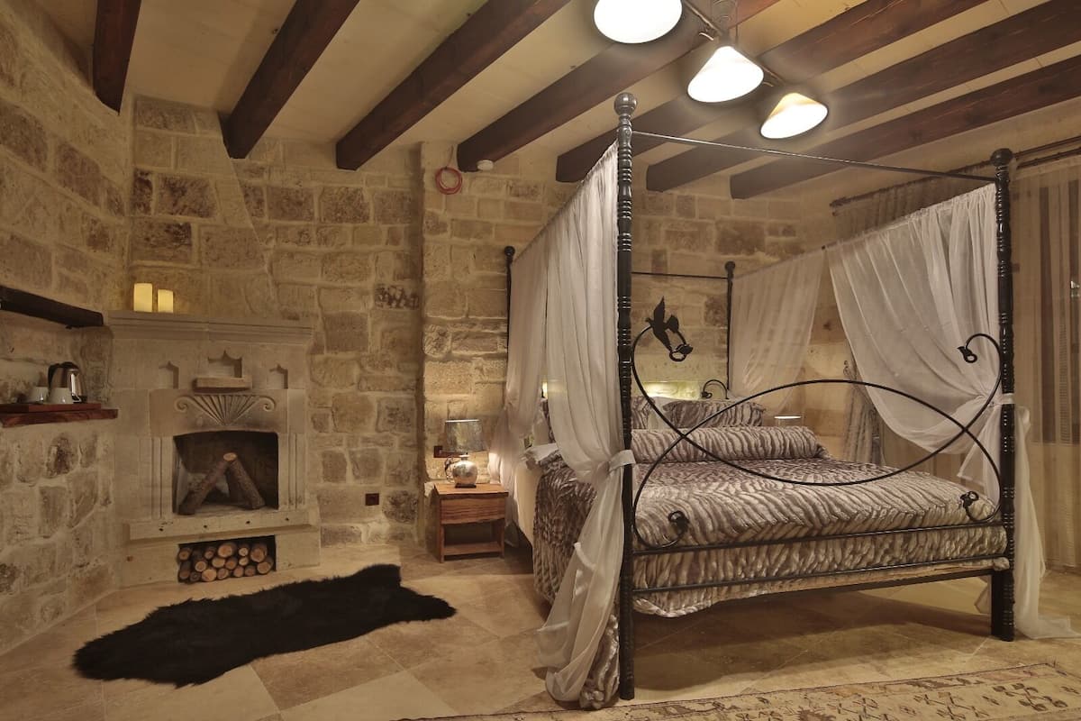 Royal-Suite, 1 King-Bett, Whirlpool, Hügelblick
