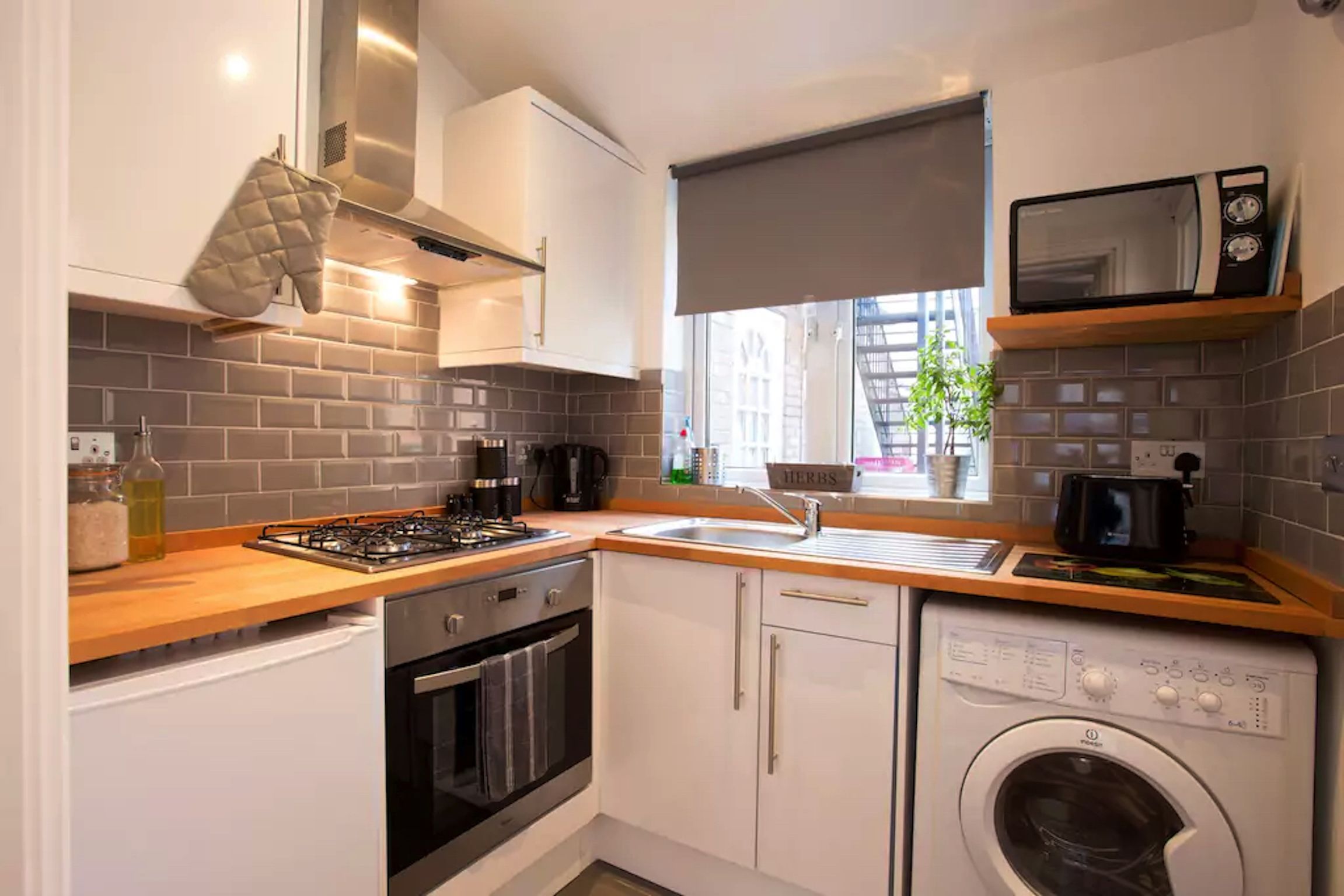 economy house (hastings house) | private kitchen | fridge, microwave, oven, stovetop