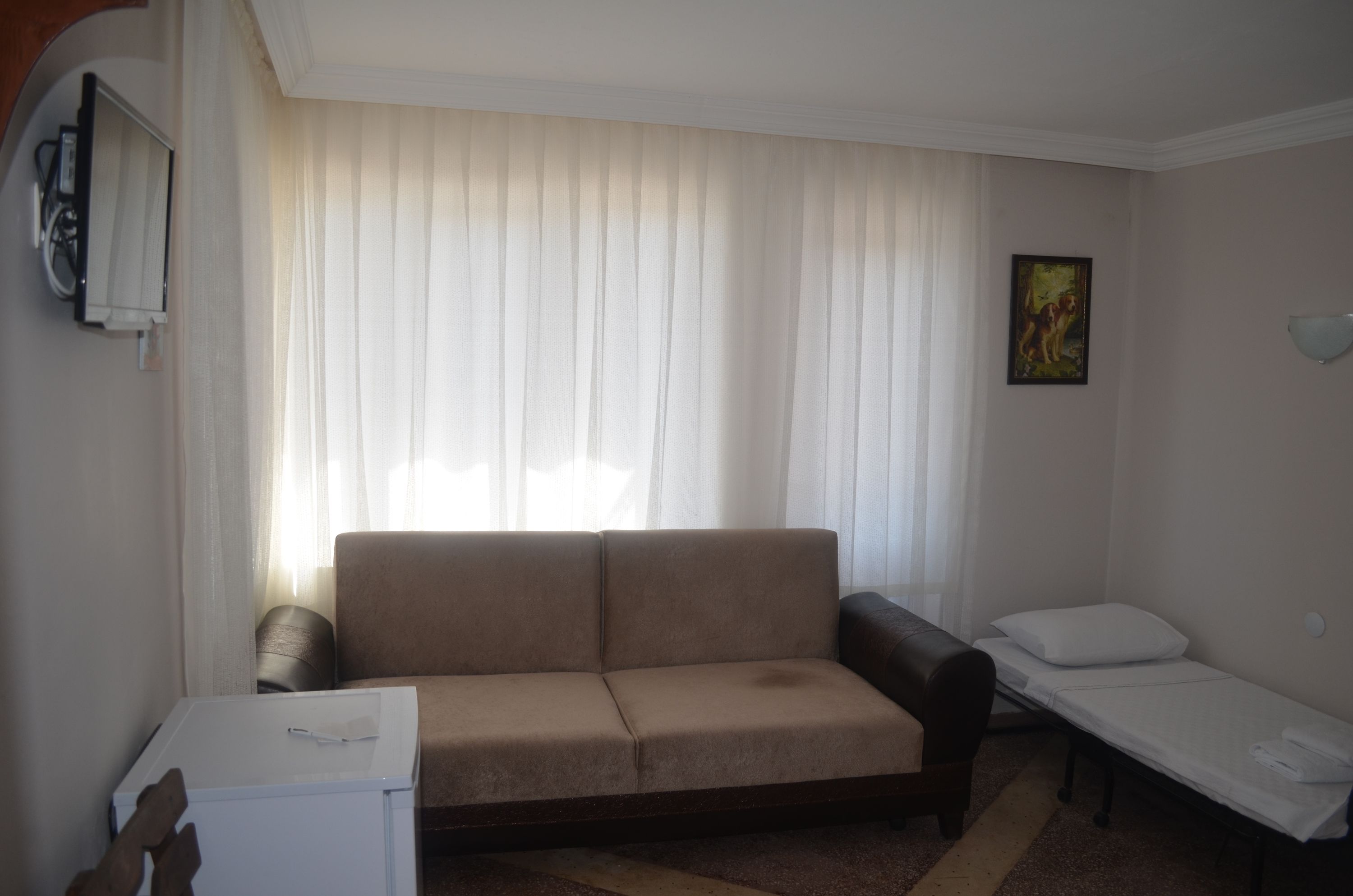 suite | premium bedding, desk, free wifi, bed sheets