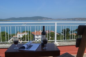 Suite | Premium bedding, desk, free WiFi, bed sheets - Tunc Otel (Ayvalik)