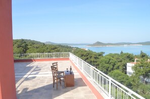 Svíta | Rúmföt af bestu gerð, skrifborð, ókeypis þráðlaus nettenging, rúmföt