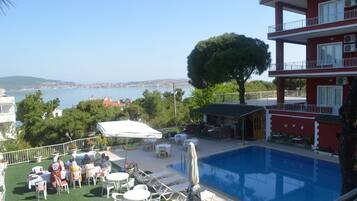 Outdoor pool, pool umbrellas, sun loungers
