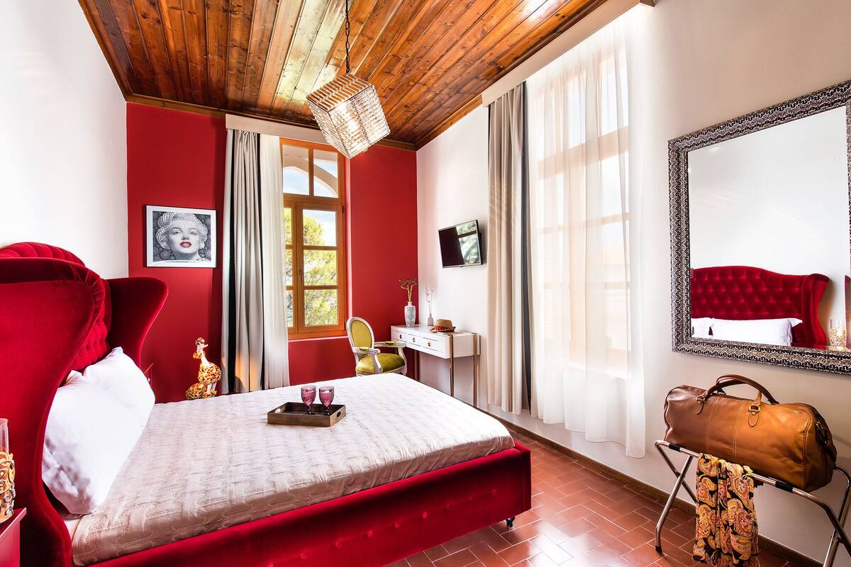 design suite | premium bedding, memory-foam beds, minibar, in-room safe