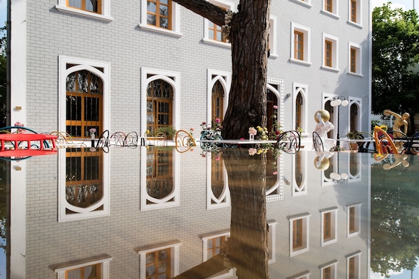 Outdoor pool, an infinity pool