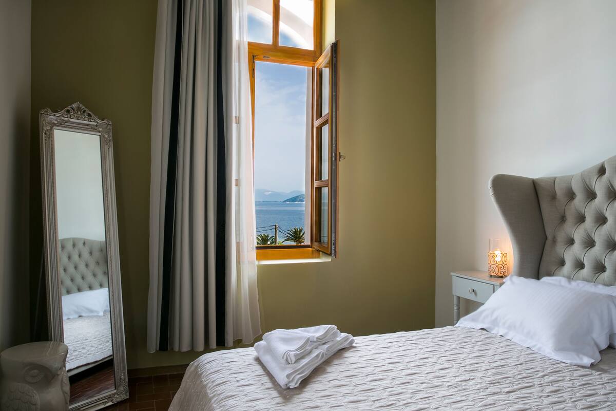 double room | premium bedding, memory-foam beds, minibar, in-room safe