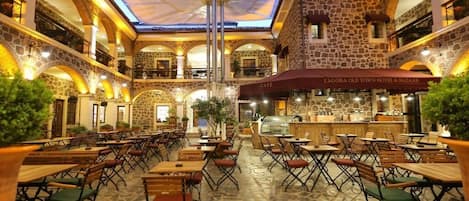 Aamiainen, lounas ja illallinen