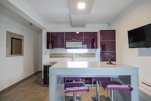 Deluxe Apartment, 2 Bedrooms (3) | Private kitchen