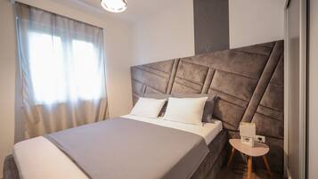 2 bedrooms, desk, soundproofing, free WiFi