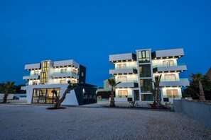 Façade de l’hébergement - soirée/nuit