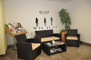 Área de estar no saguão