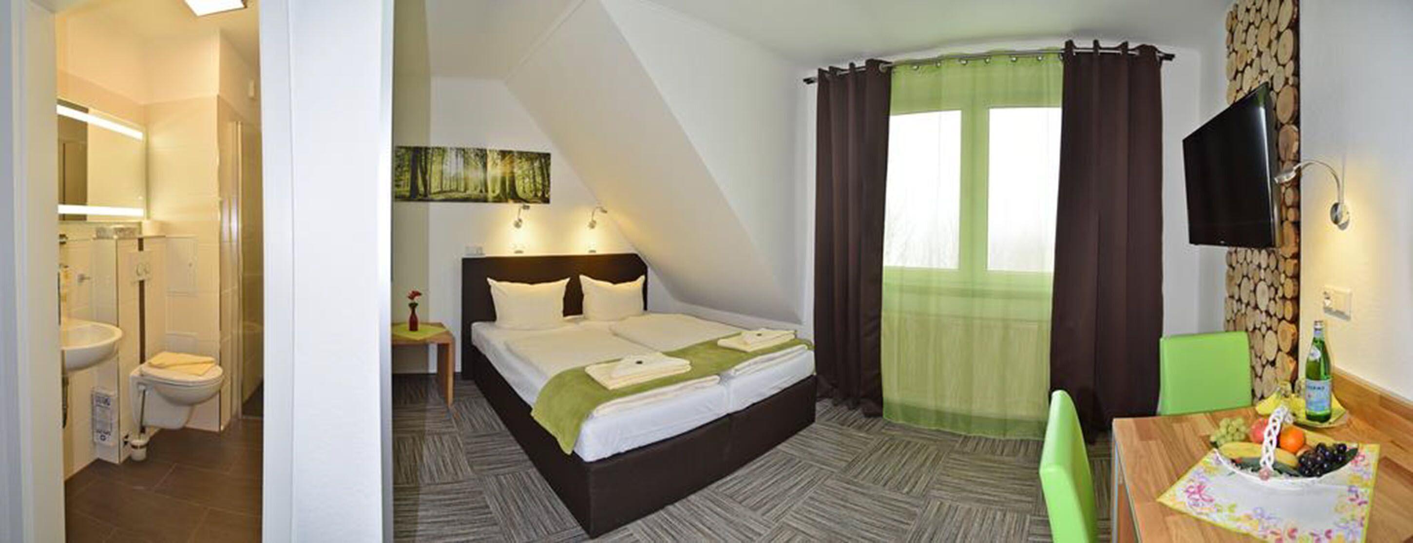 Schreibtisch, Bügeleisen/Bügelbrett, kostenloses WLAN, Bettwäsche