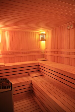Sauna, turkkilainen sauna, vartalohoitoja, kasvohoitoja, 1 hoitohuone