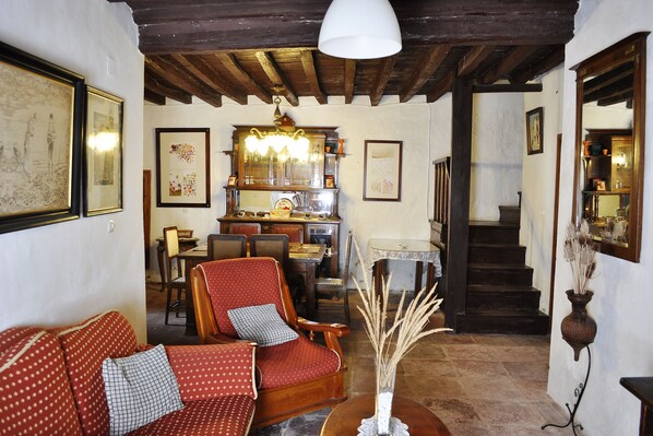 House, 3 Bedrooms | Dining room