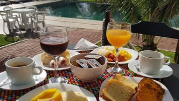 Free daily buffet breakfast