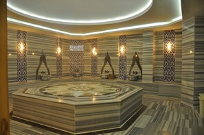 Salas de tratamiento para parejas, un sauna, baño turco