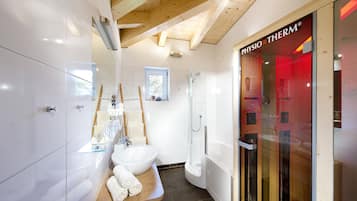 Apartment, 2 Bedrooms (Zauberwinkl) | Bathroom | Hair dryer, bathrobes, towels, soap