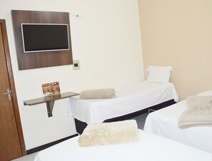 Classic Suite | Desk, blackout drapes, soundproofing, iron/ironing board