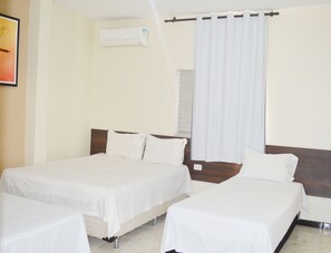 Deluxe Suite | Desk, blackout drapes, soundproofing, iron/ironing board