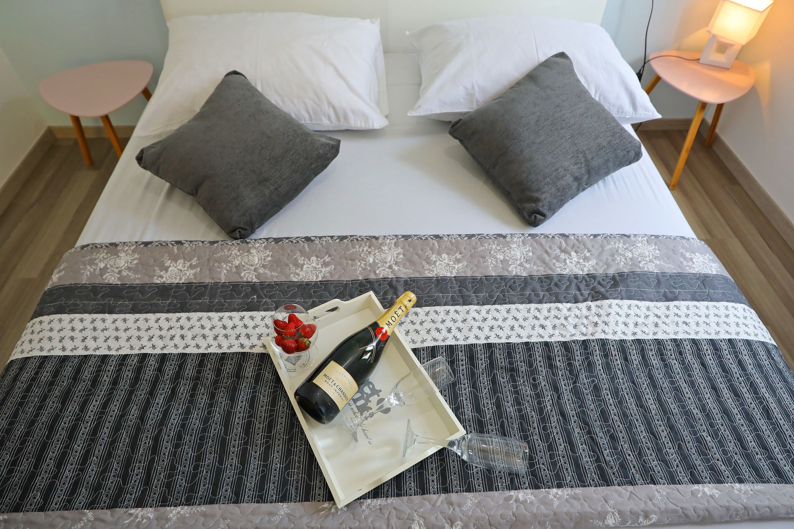 Appartamento, 2 camere da letto, vista piscina (2) | 1 camera, una scrivania, insonorizzazione, Wi-Fi gratuito