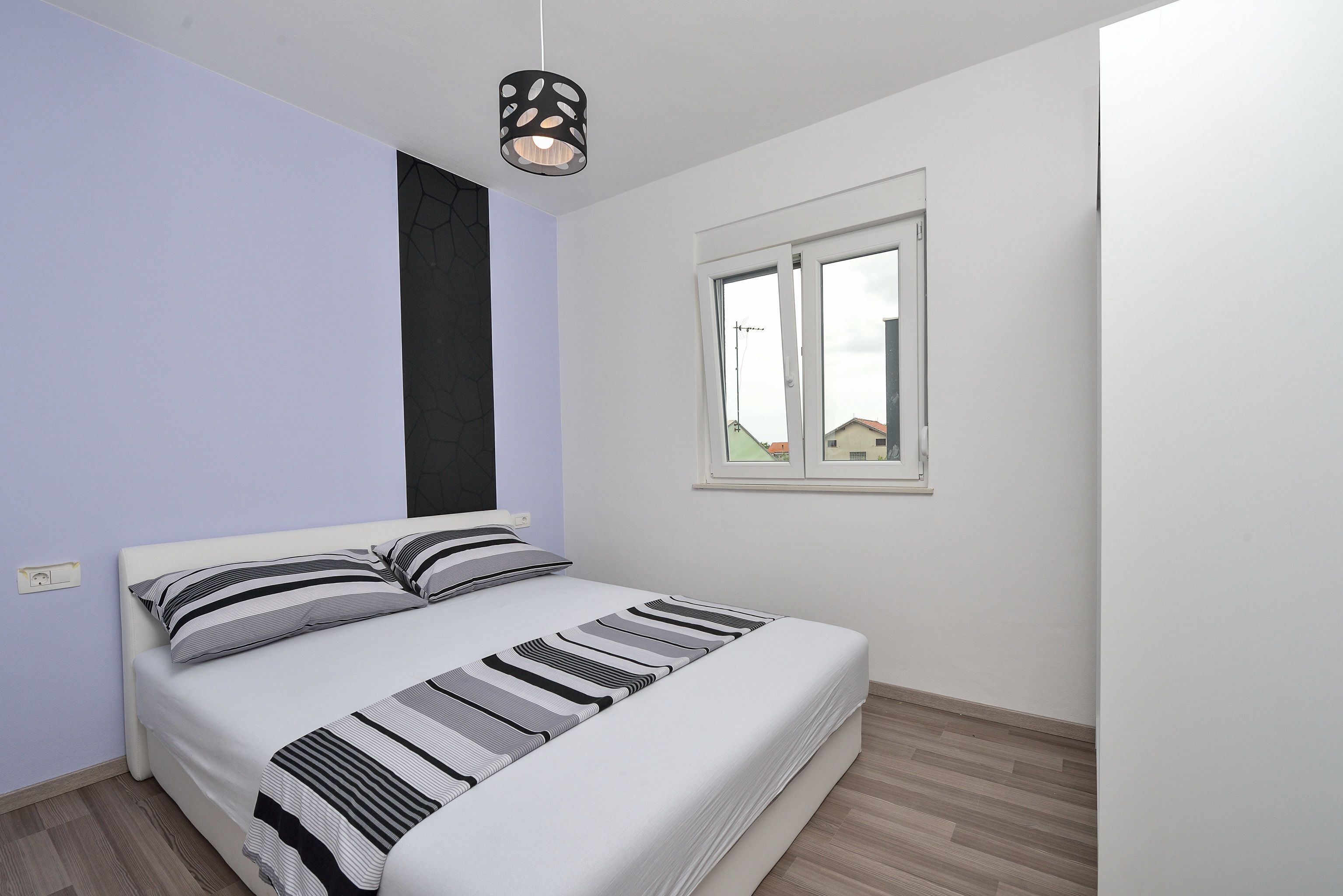 1 slaapkamer, een bureau, geluiddichte muren, gratis wifi
