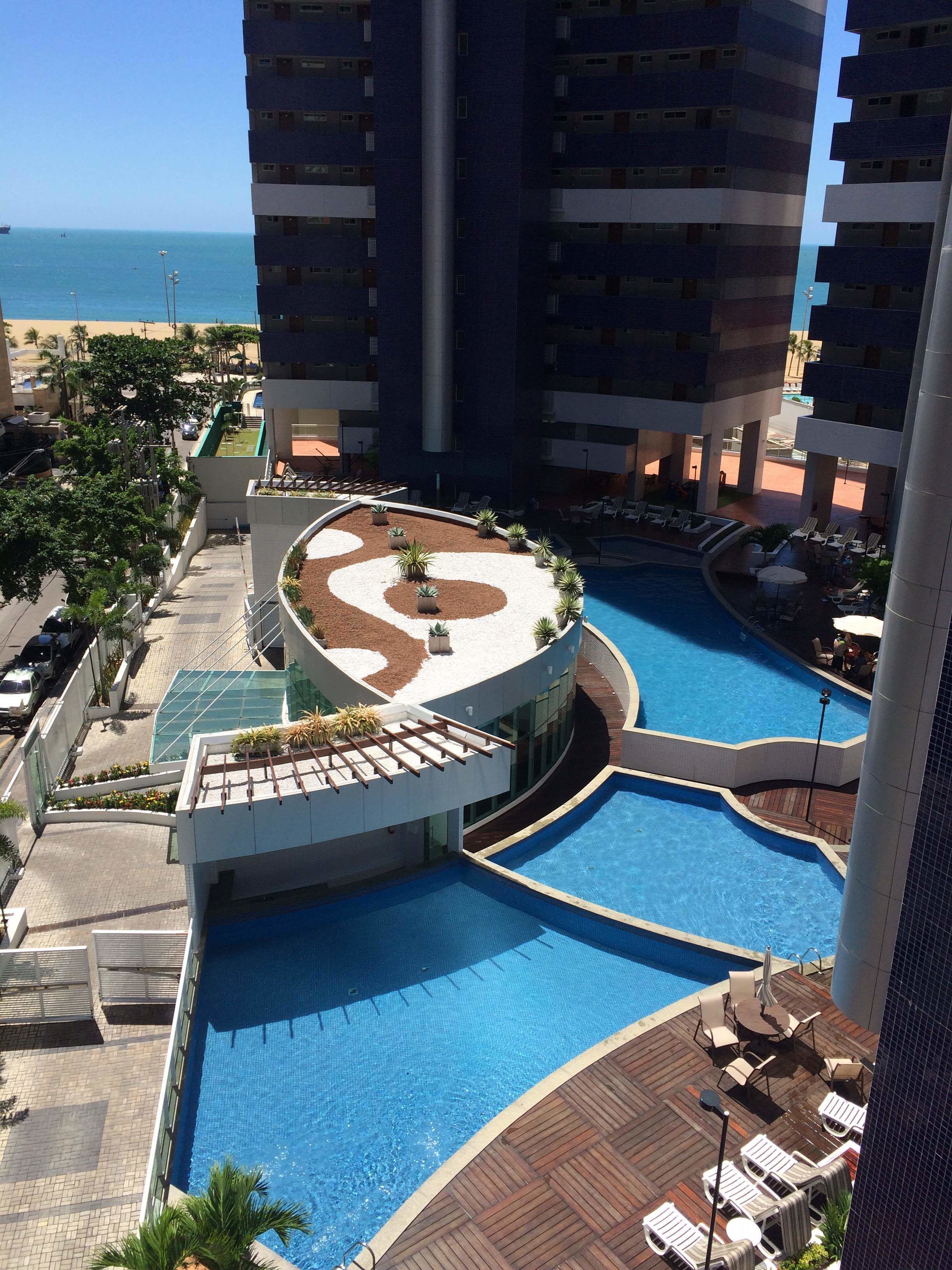 7 座室外游泳池