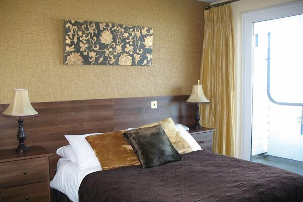 Double Room, 1 Double Bed | Desk, iron/ironing board, free WiFi