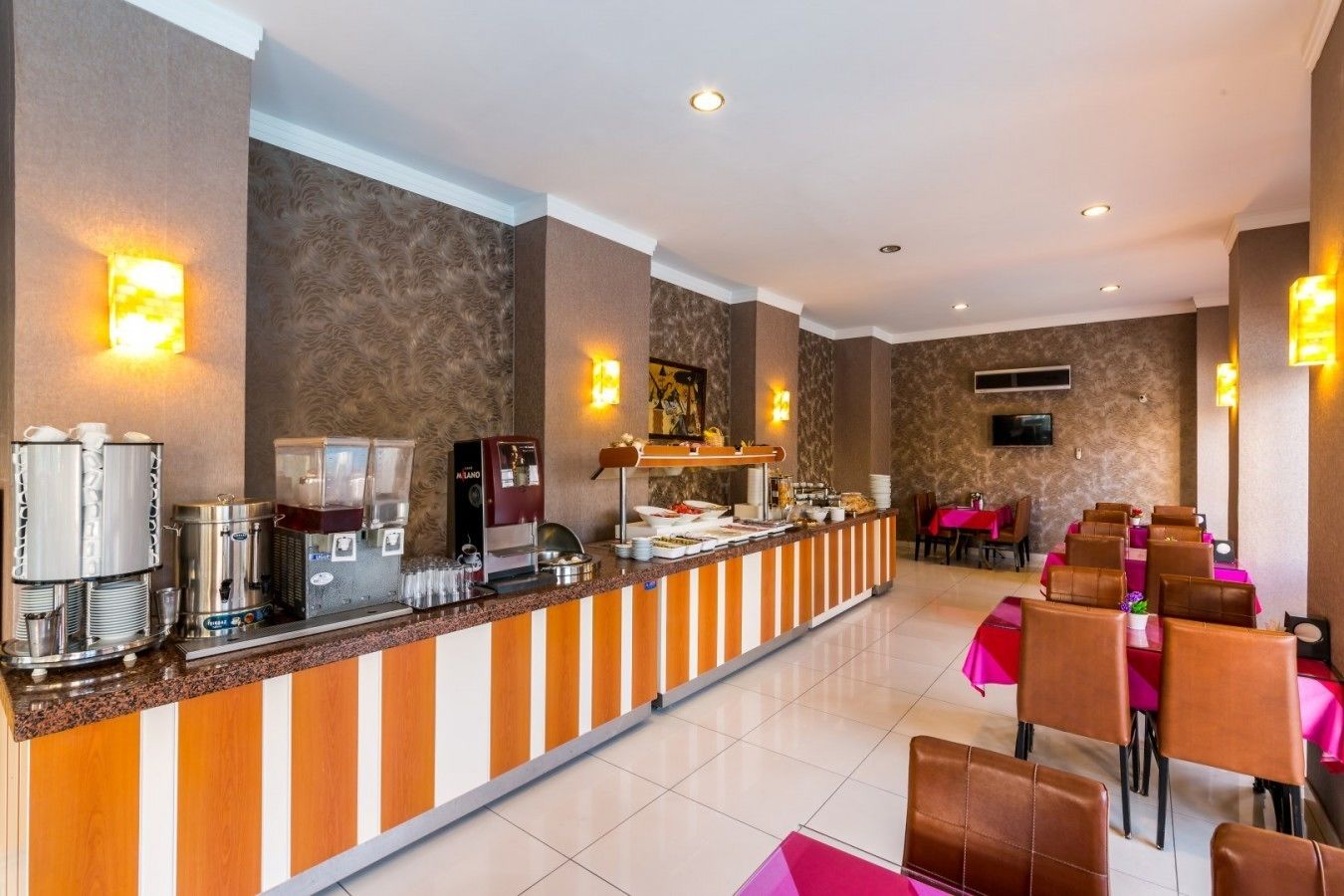 Sudah termasuk sarapan prasmanan setiap hari