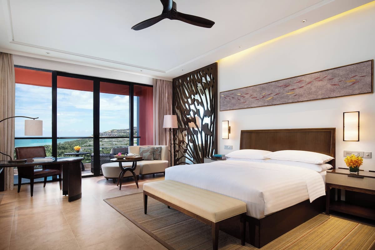 Deluxe Room, 1 King Bed, Garden View | Premium bedding, down comforters, pillowtop beds, free minibar items