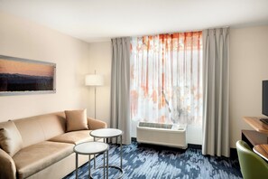 Studio Suite, 1 King Bed with Sofa bed | Living area | Smart TV, Netflix