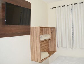 Suíte standard | Roupas de cama premium, cortinas blackout, ferros/tábuas de passar roupa