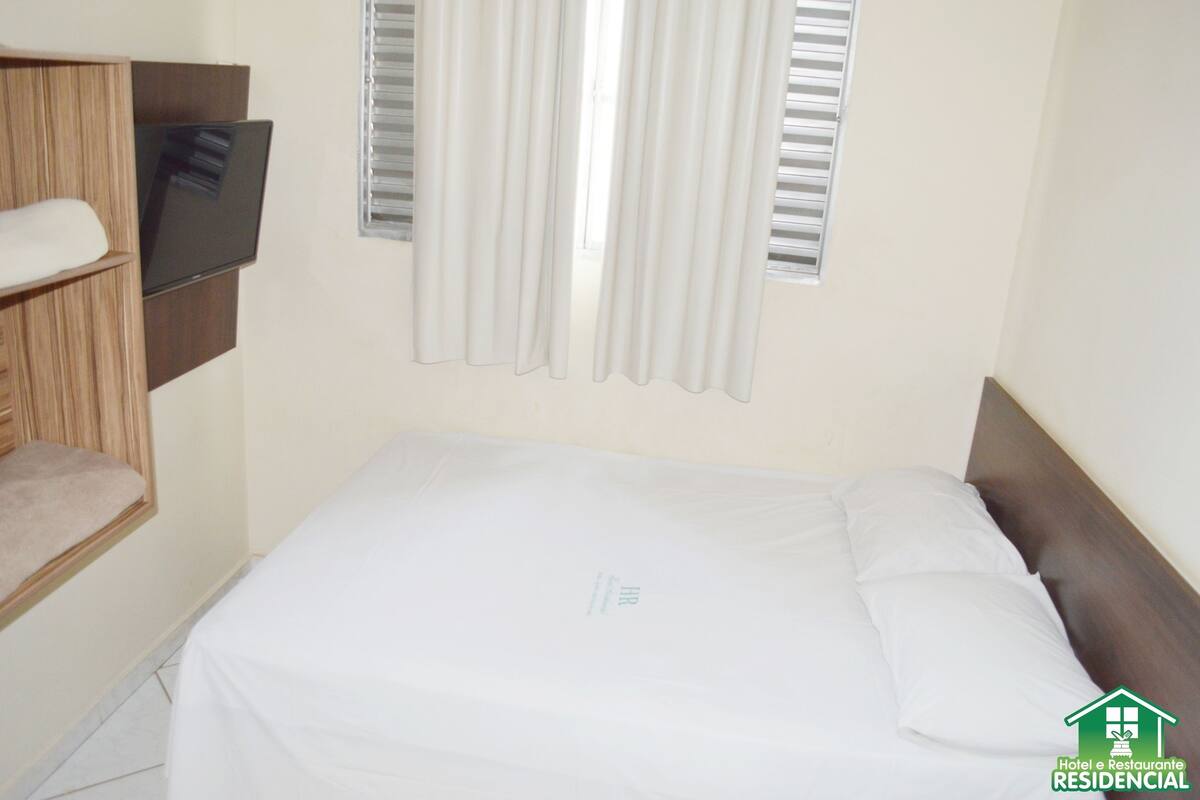 Suite Standar | Seprai premium, tirai kedap cahaya, dan setrika/meja setrika