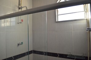 Shower, free toiletries, towels