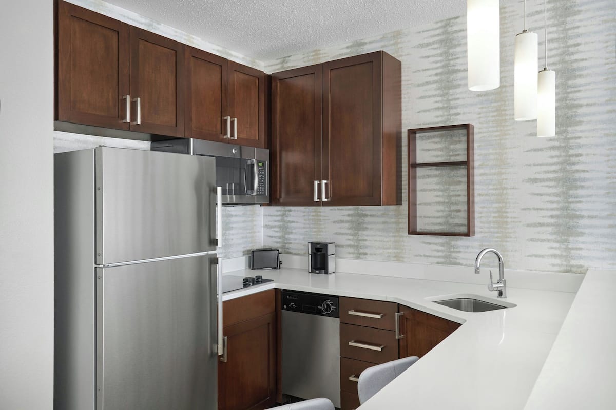 Full-sized fridge, microwave, stovetop, dishwasher