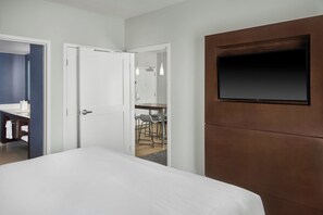 Desk, laptop workspace, blackout curtains, iron/ironing board - Residence Inn by Marriott Charlotte Airport (Charlotte)